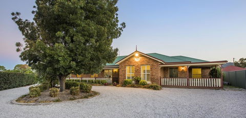Colonial Court Villas - Tourism Canberra 4
