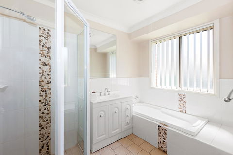 Colonial Court Villas - Tourism Canberra 18