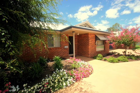 Colonial Court Villas - Tourism Canberra 21