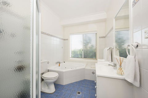Colonial Court Villas - Tourism Canberra 10