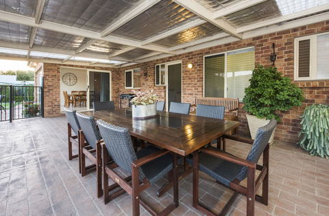 Colonial Court Villas - Tourism Canberra 5
