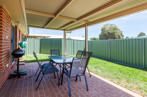 Colonial Court Villas - Tourism Canberra 0