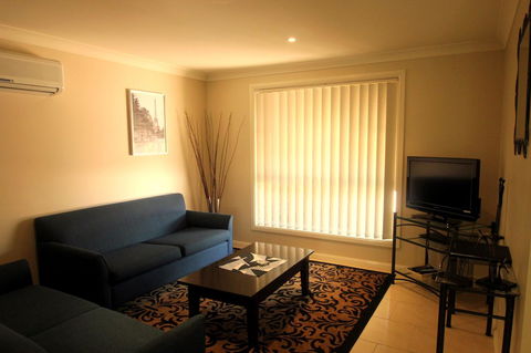 Colonial Court Villas - Tourism Canberra 31