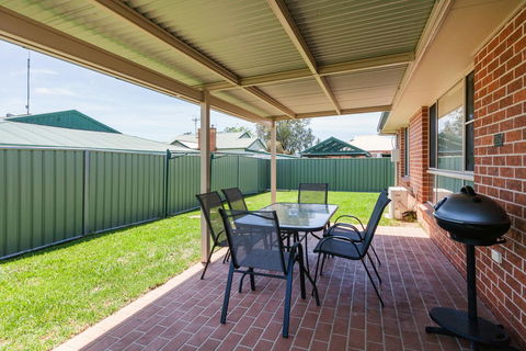 Colonial Court Villas - Tourism Canberra 32