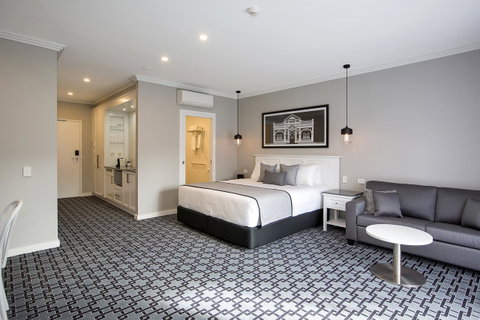 CH Boutique Hotel & Apartments, Ascend Hotel Collection - Tourism Canberra 0