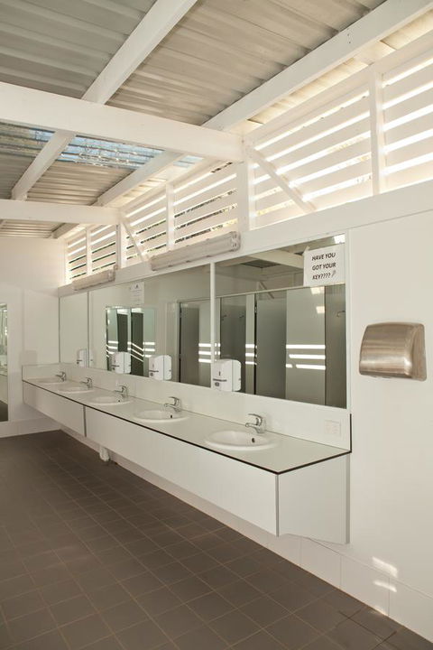 Blue Lagoon Beach Resort - Tourism Canberra 20