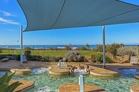 Blue Lagoon Beach Resort - Tourism Canberra 3