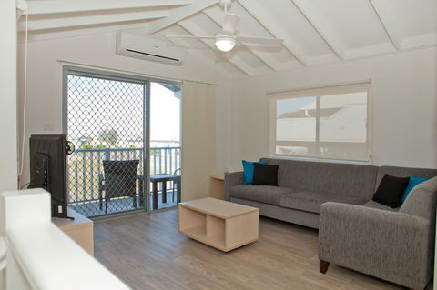 Blue Lagoon Beach Resort - Tourism Canberra 25