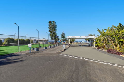 Blue Lagoon Beach Resort - Tourism Canberra 10