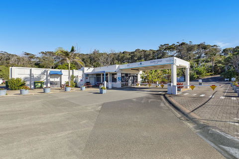 Blue Lagoon Beach Resort - Tourism Canberra 11