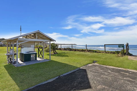 Blue Lagoon Beach Resort - Tourism Canberra 8