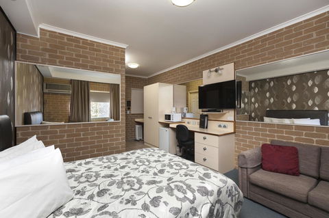 Grand Manor Motor Inn - Tourism Canberra 7