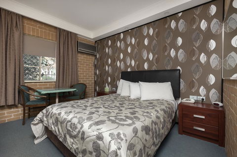 Grand Manor Motor Inn - Tourism Canberra 0