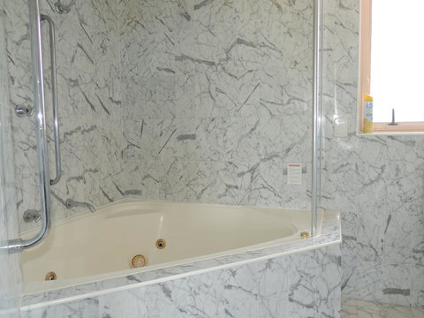 Charlesworth Bay Beach Resort - Tourism Canberra 5