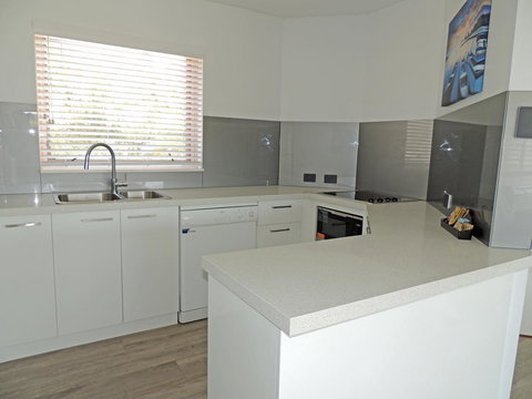 Charlesworth Bay Beach Resort - Tourism Canberra 9