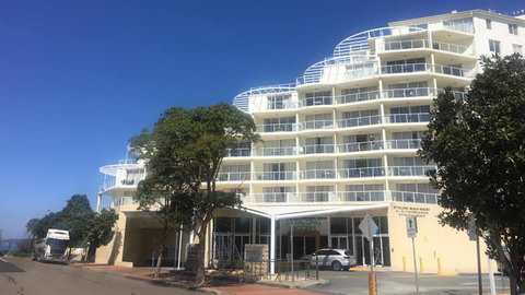 BASE Holidays - Ettalong Beach Premium Apartments - Tourism Canberra 0