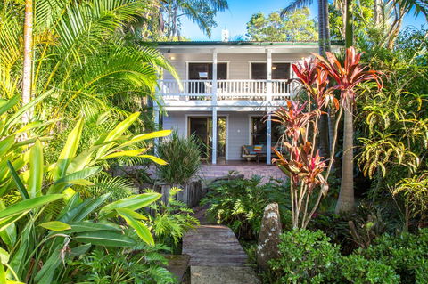 A Beach House At Byron - Tourism Canberra 4