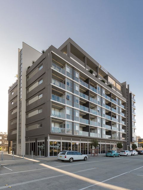 Honeysuckle Executive Apartments - Tourism Canberra 0
