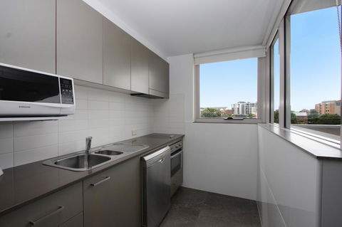 Honeysuckle Executive Apartments - Tourism Canberra 24