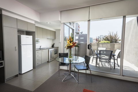 Honeysuckle Executive Apartments - Tourism Canberra 6