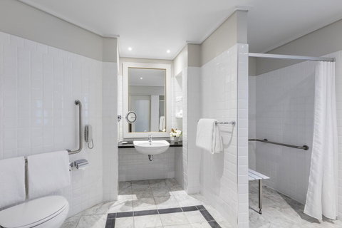 Radisson Blu Plaza Hotel Sydney - Tourism Canberra 33