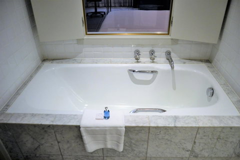 Radisson Blu Plaza Hotel Sydney - Tourism Canberra 37