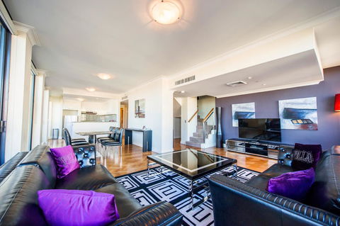 Seasons Harbour Plaza - Tourism Canberra 28