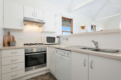 Bellevue Accommodation - Tourism Canberra 1