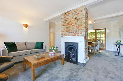 Bellevue Accommodation - Tourism Canberra 11