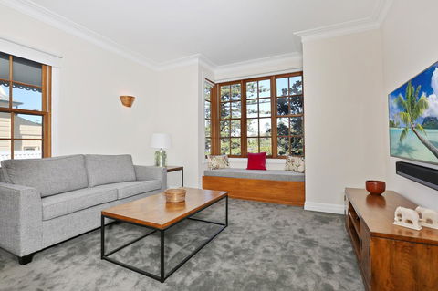 Bellevue Accommodation - Tourism Canberra 14