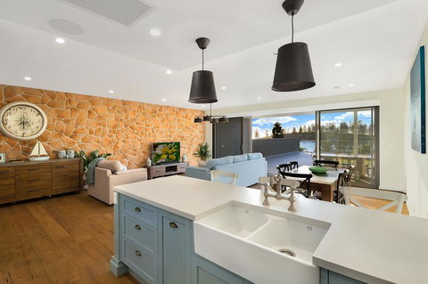 Belle Vue- Penthouse At Black Beach - Tourism Canberra 4