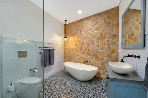 Belle Vue- Penthouse At Black Beach - Tourism Canberra 10