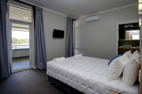 Lakes And Ocean Hotel Forster - Tourism Canberra 12
