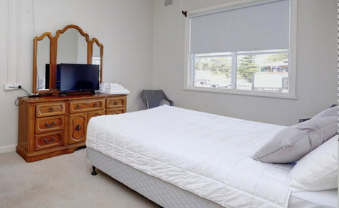 Lakes And Ocean Hotel Forster - Tourism Canberra 1