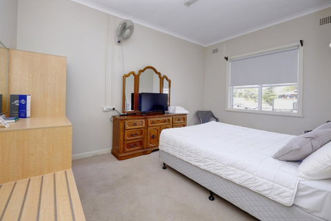 Lakes And Ocean Hotel Forster - Tourism Canberra 3