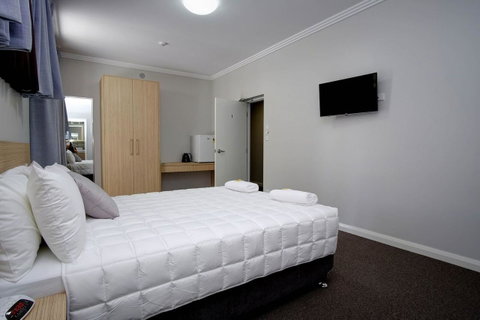 Lakes And Ocean Hotel Forster - Tourism Canberra 15