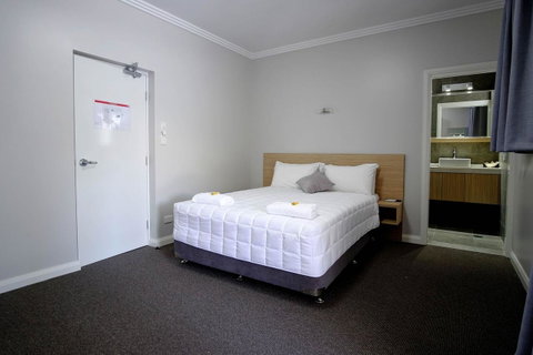 Lakes And Ocean Hotel Forster - Tourism Canberra 13