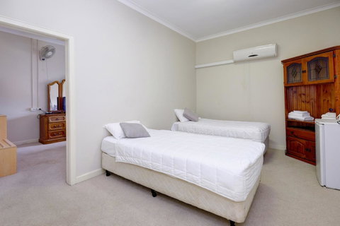 Lakes And Ocean Hotel Forster - Tourism Canberra 4