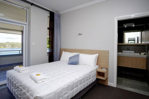 Lakes And Ocean Hotel Forster - Tourism Canberra 25