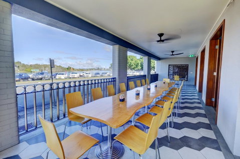 Lakes And Ocean Hotel Forster - Tourism Canberra 7