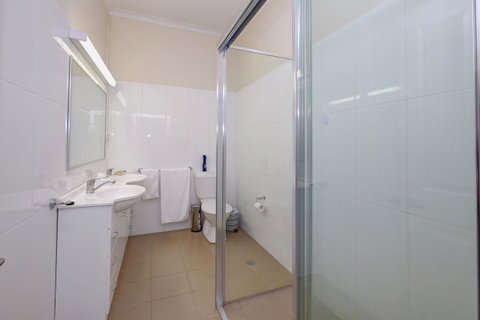 Lakes And Ocean Hotel Forster - Tourism Canberra 2