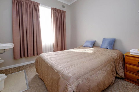 Lakes And Ocean Hotel Forster - Tourism Canberra 10