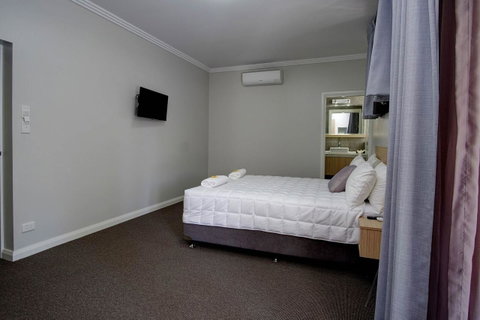 Lakes And Ocean Hotel Forster - Tourism Canberra 17