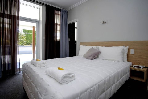 Lakes And Ocean Hotel Forster - Tourism Canberra 20