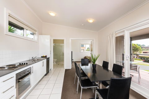 Horizon Holiday Apartments - Tourism Canberra 0