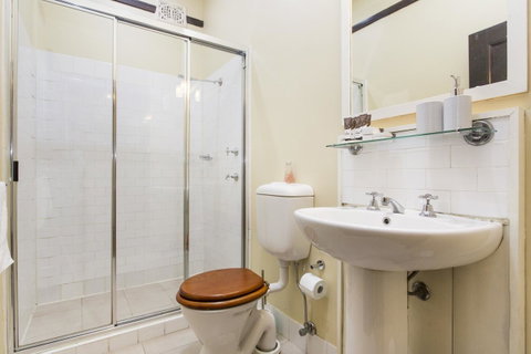 Sydney Harbour Bed And Breakfast - Tourism Canberra 36
