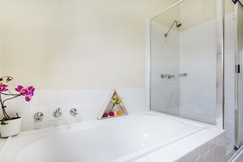 Sydney Harbour Bed And Breakfast - Tourism Canberra 23