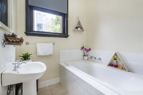 Sydney Harbour Bed And Breakfast - Tourism Canberra 24