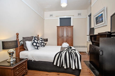 Sydney Harbour Bed And Breakfast - Tourism Canberra 3