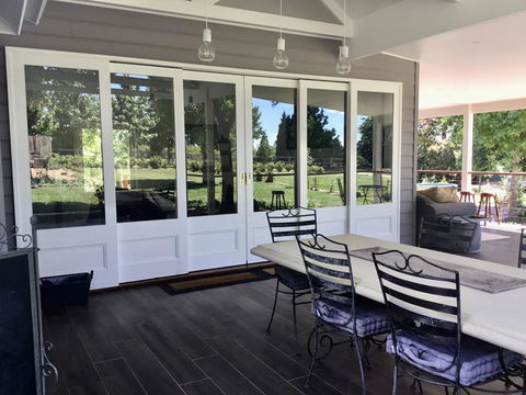 Chanticleer Gardens Barn Cottage With A Pool - Tourism Canberra 3